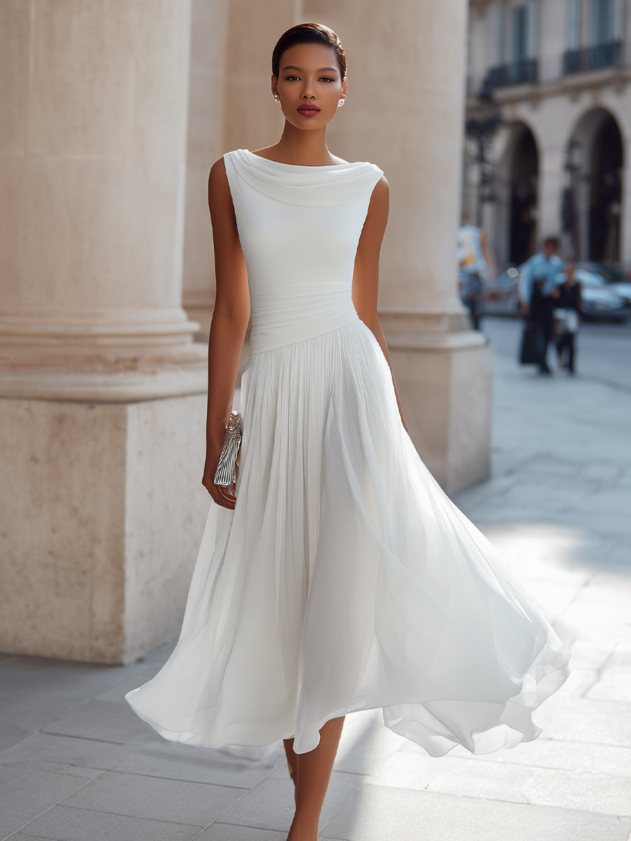 Vestido sin mangas, con pliegues y escote fluido