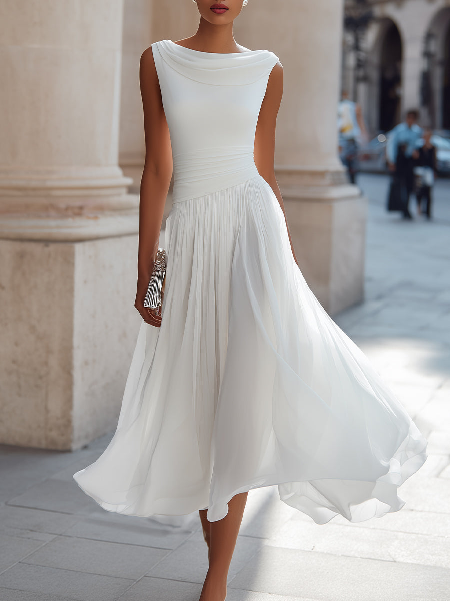 Vestido sin mangas, con pliegues y escote fluido