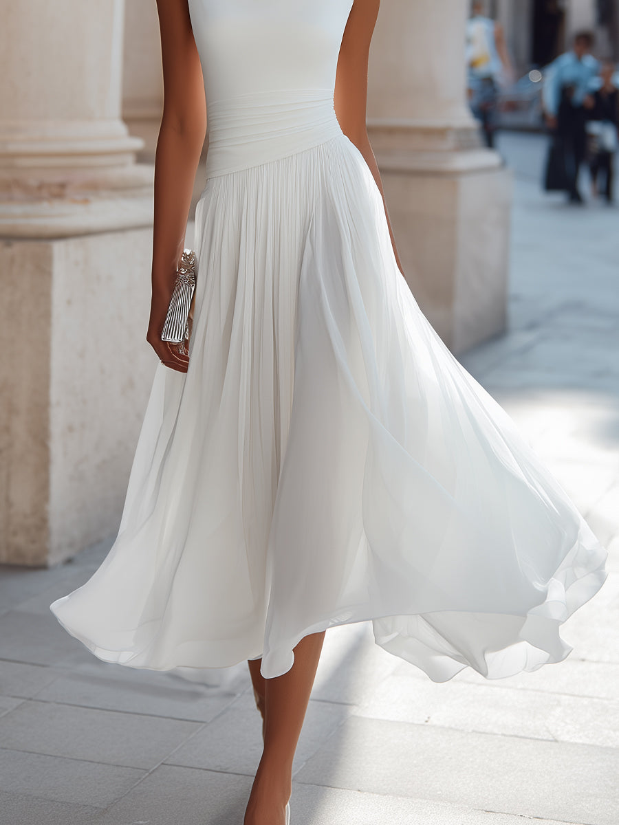 Vestido sin mangas, con pliegues y escote fluido