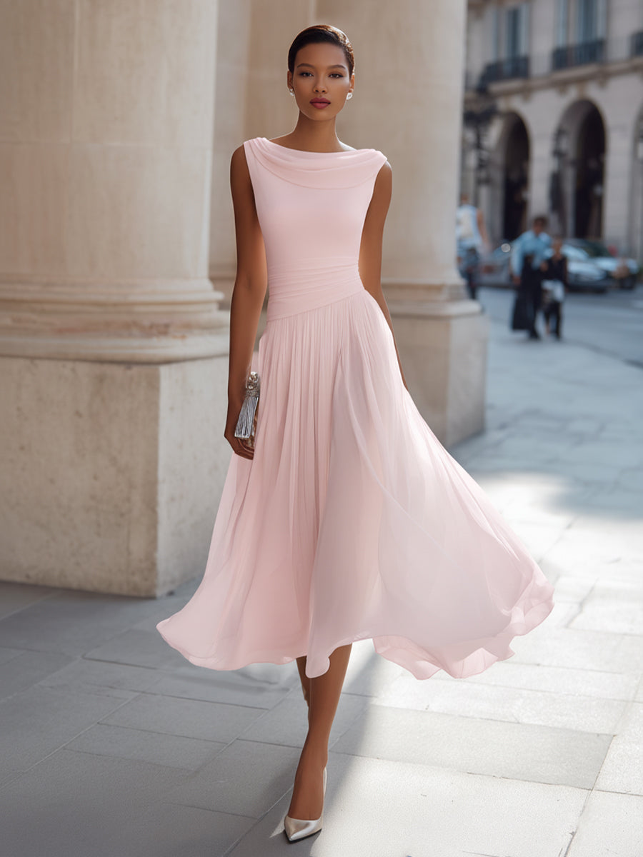 Vestido sin mangas, con pliegues y escote fluido