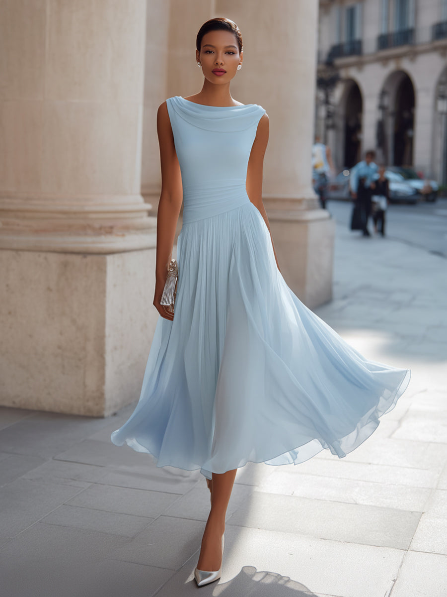 Vestido sin mangas, con pliegues y escote fluido