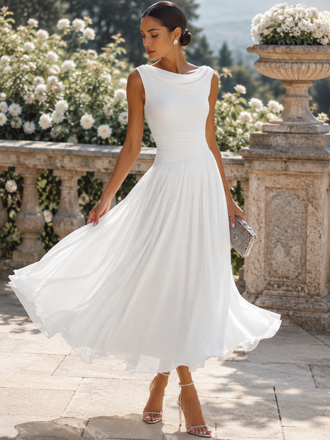 Vestido sin mangas, con pliegues y escote fluido