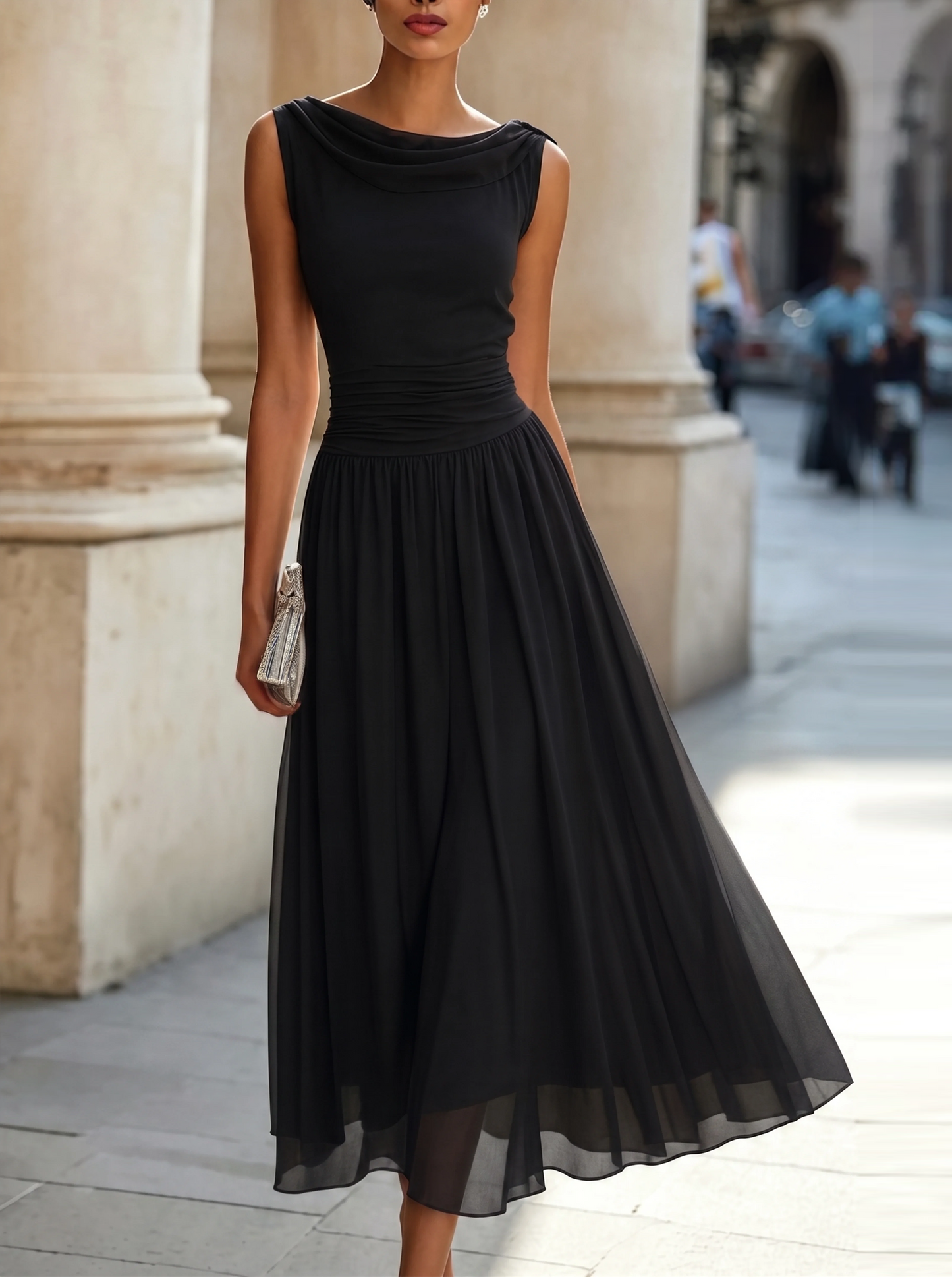 Vestido sin mangas, con pliegues y escote fluido