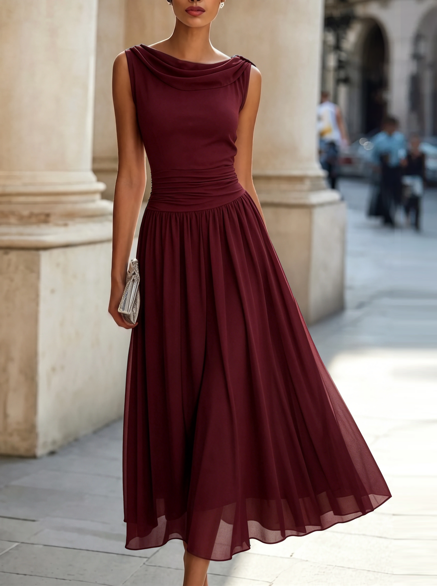 Vestido sin mangas, con pliegues y escote fluido